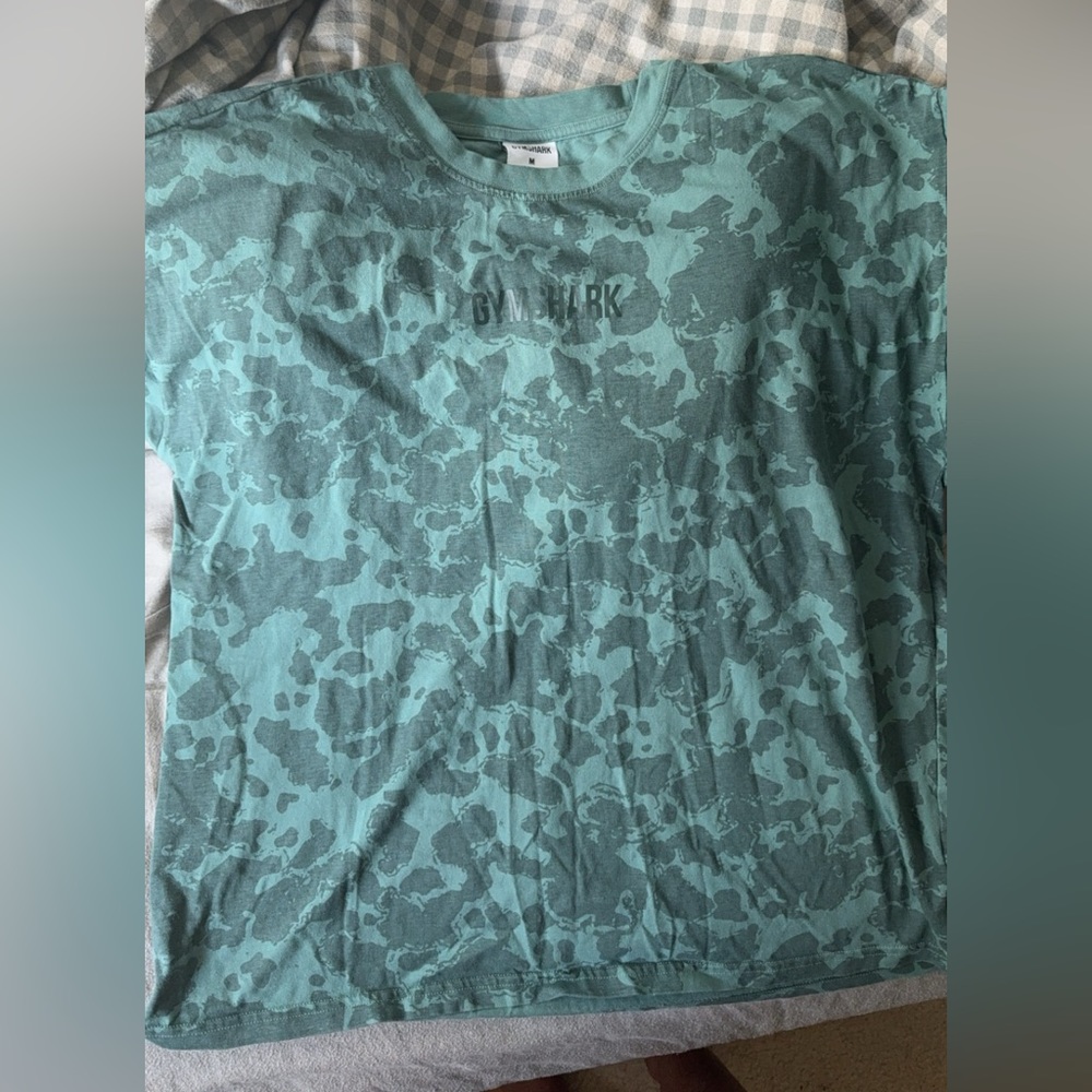 Gymshark oversize camo green tee